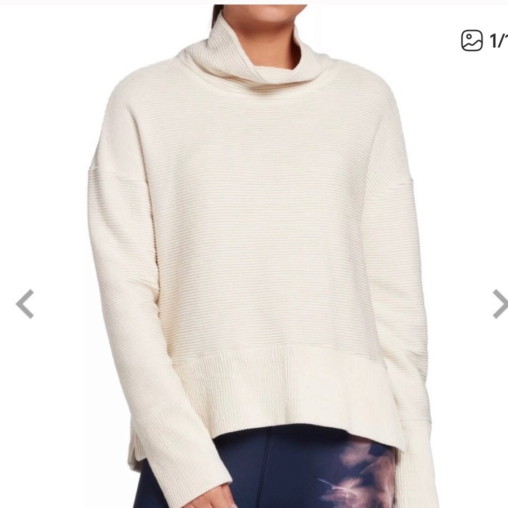 NWT CALIA by Carrie Underwood Cream Fleece Sweatshirt. Size XXL. MSRP $65.00